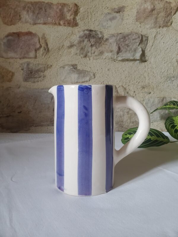 Carafes à rayures colorées violettes