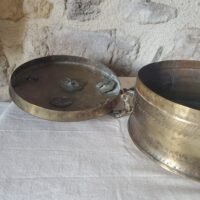 Ancienne boîte indienne en laiton