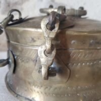 Ancienne boîte indienne en laiton