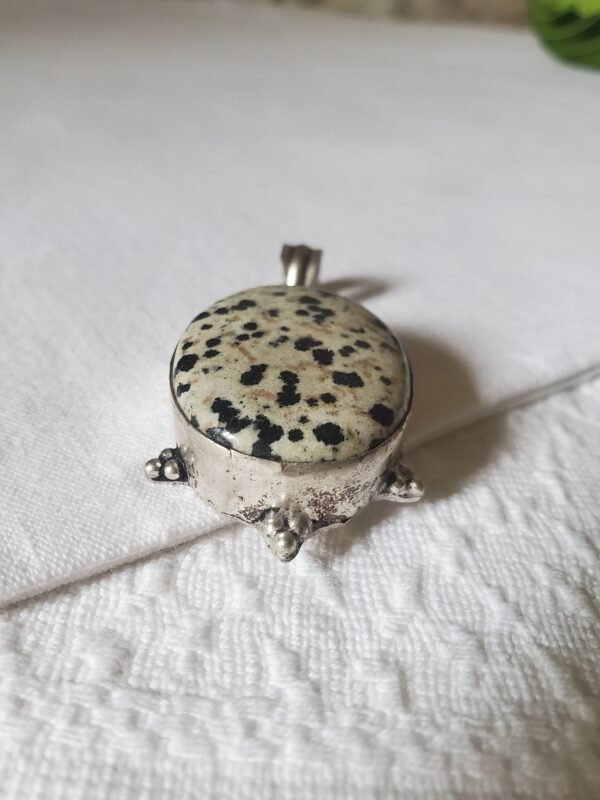Pendentif en jaspe dalmatien en argent
