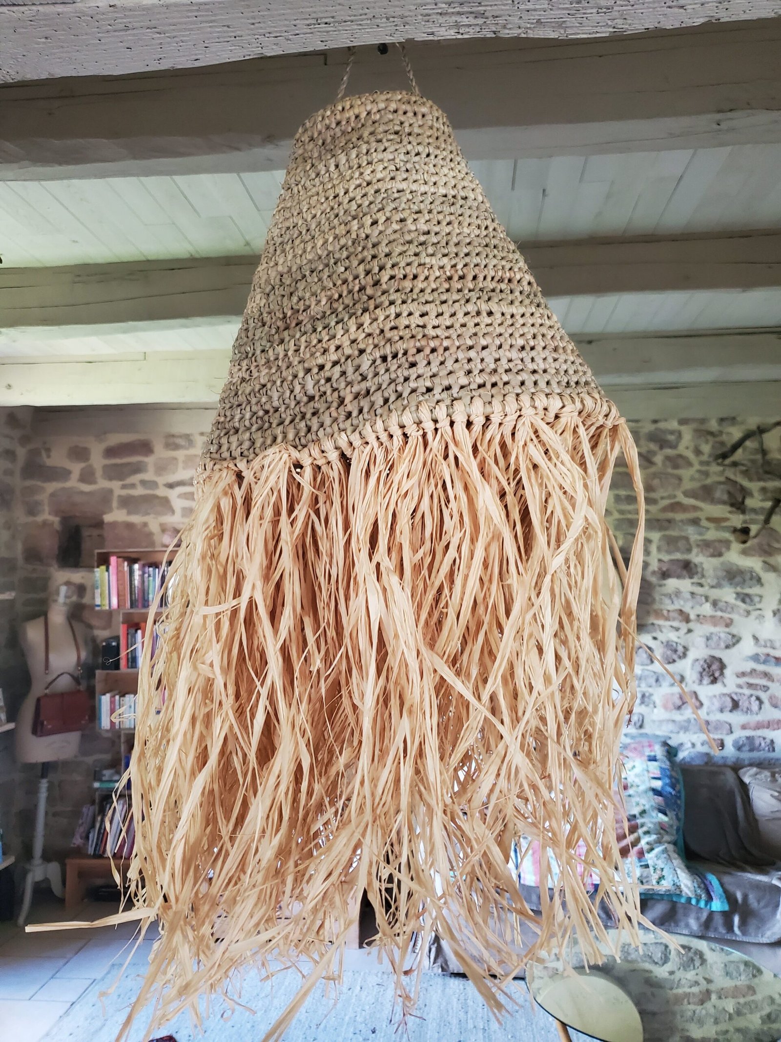 Suspension en feuilles de palmier – Image 3