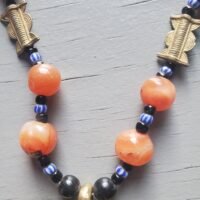 Collier ethnique en cornaline et pendentif doré style tribal