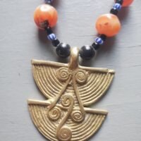 Collier ethnique en cornaline et pendentif doré style tribal
