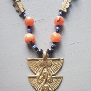 Collier ethnique en cornaline et pendentif doré style tribal