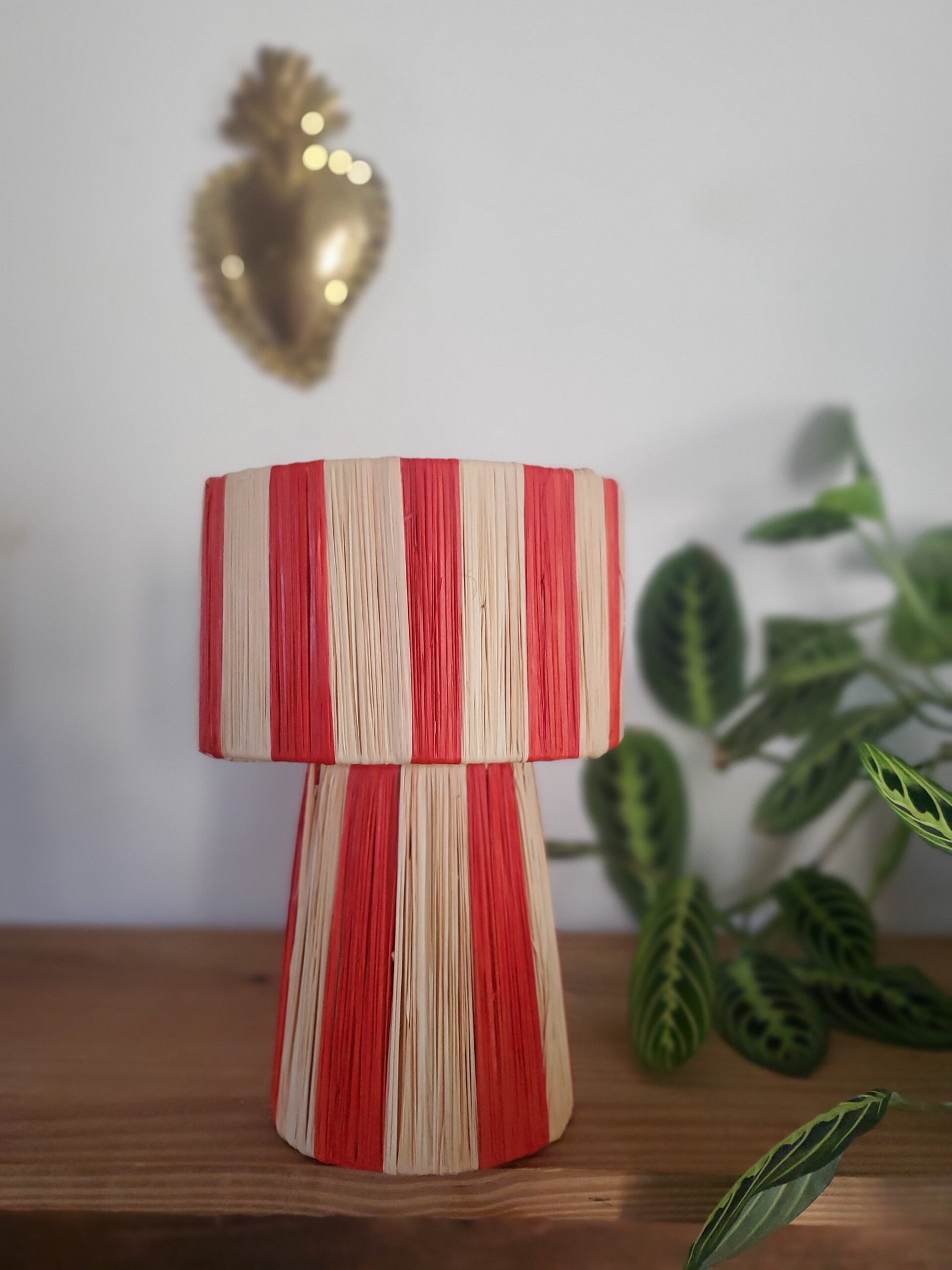 Lampe artisanale en raphia couleur orange