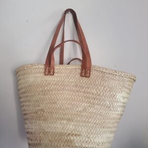 Panier tressé en osier avec anses en cuir