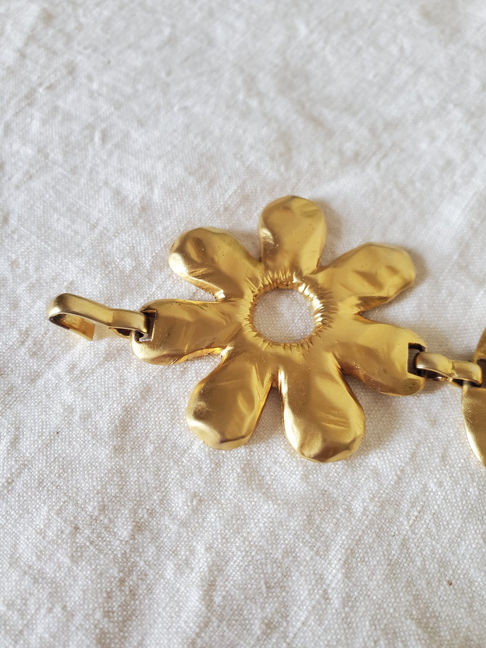 Ceinture dorée à médaillons fleur, soleil et cœur – Made in Spain – Image 4