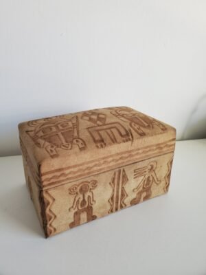 Boîte en bois recouverte de daim – motifs africains ethniques