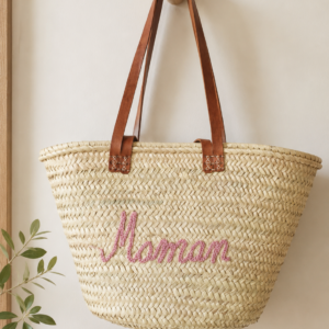 Panier marocain brodé “Maman” en fibres naturelles tressées à la main