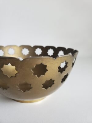 Bol en laiton motifs étoiles – objet décoratif artisanal