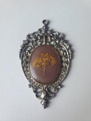 Pendentif vintage fleurs sechees maison anouchka scaled