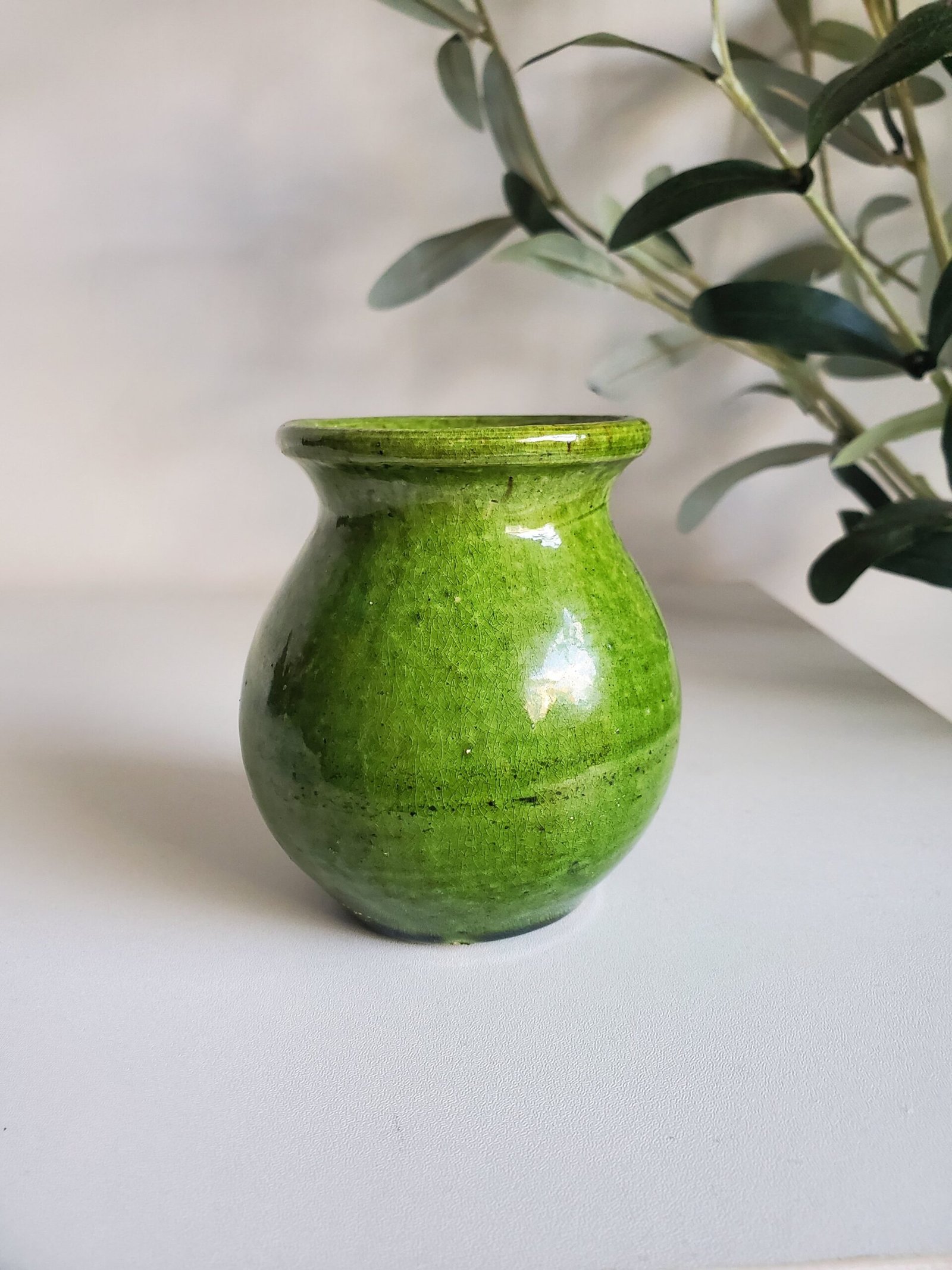 Vase en céramique émaillée vert olive – Image 3