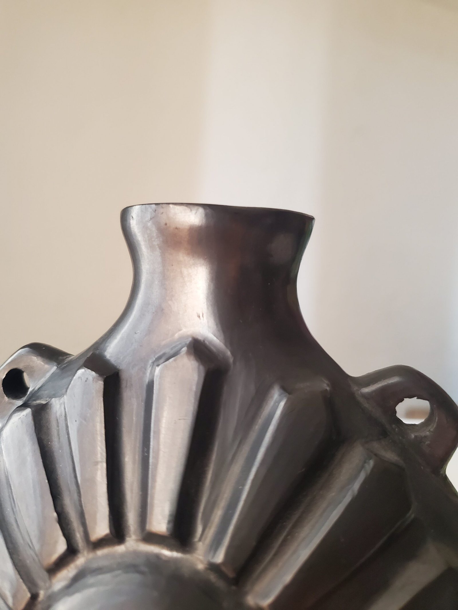 Vase mexicain en céramique noire soleil athropomorphe – Image 3