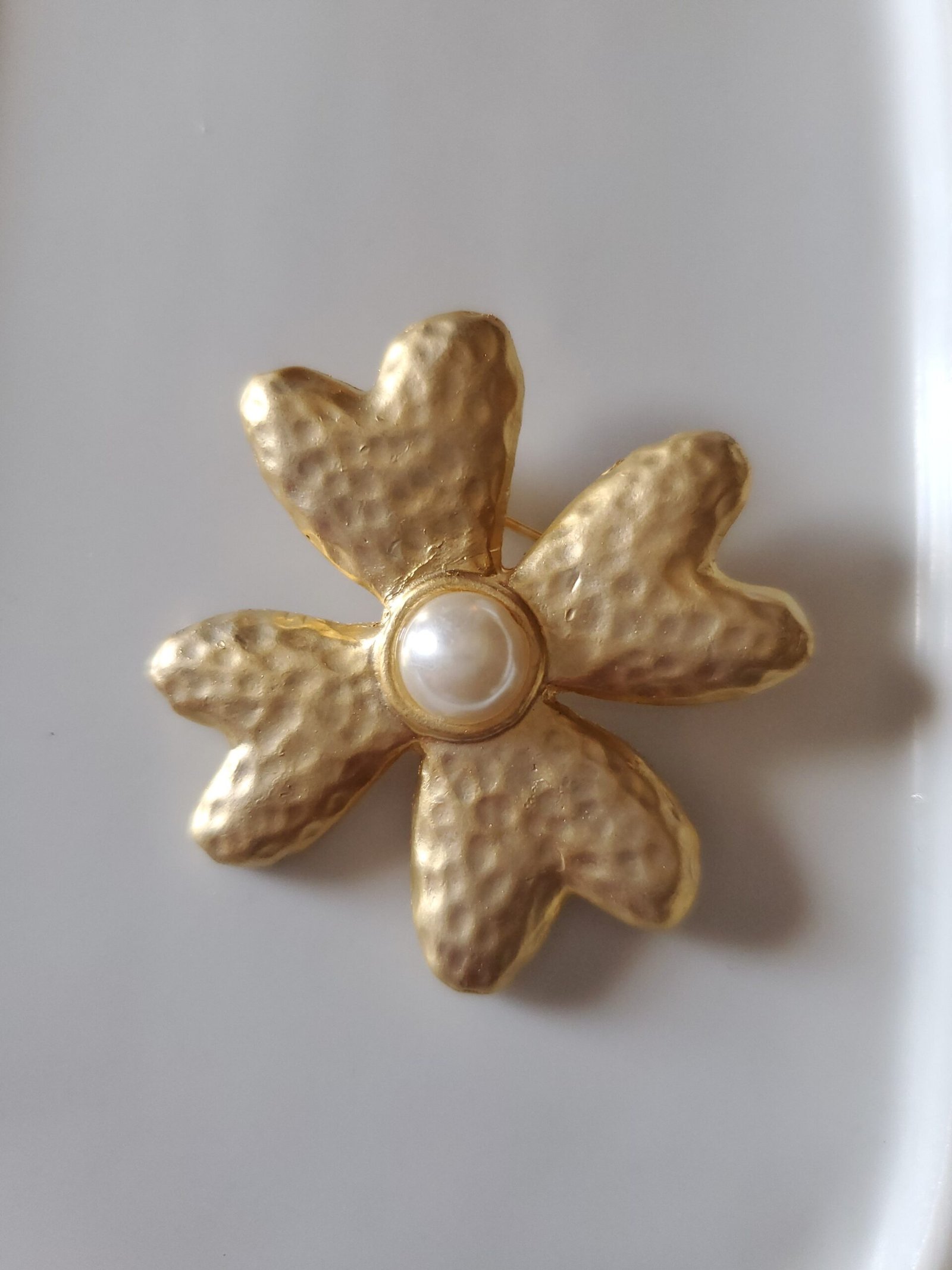 Broche vintage trefle dore maison anouchka.jpg