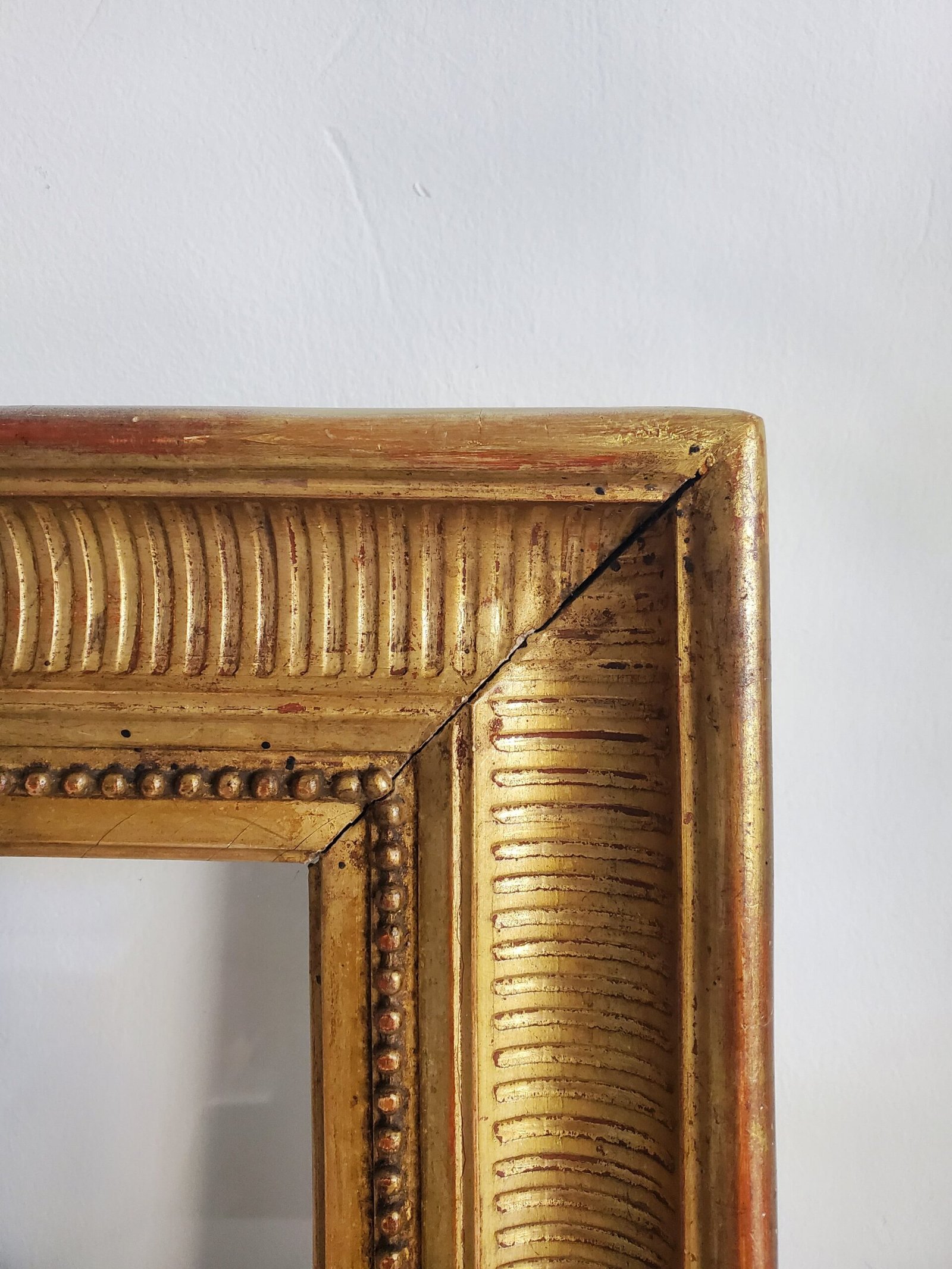 Cadre ancien a canaux bois dore maison anouchka 1.jpg