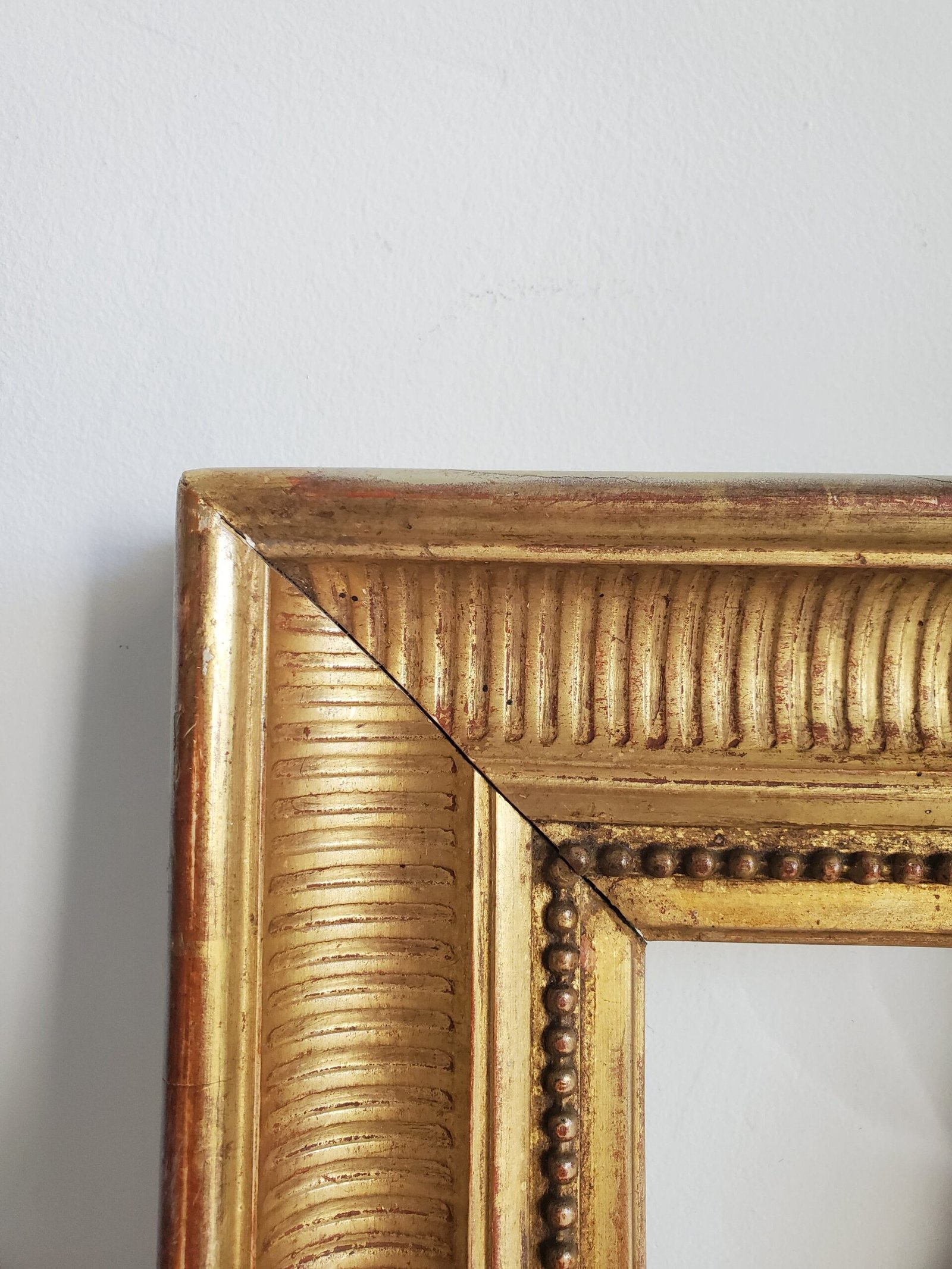 Cadre ancien a canaux bois dore maison anouchka 2.jpg