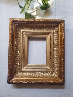 Cadre ancien en bois doré de style Barbizon – objet vintage de décoration chiné par Maison Anouchka