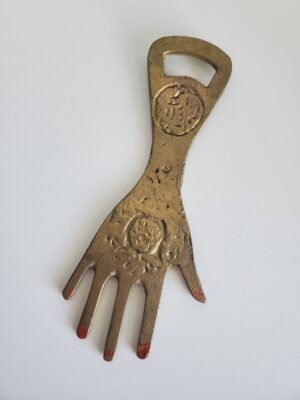Décapsuleur marocain vintage en laiton - Main de Fatma – objet vintage de décoration chiné par Maison Anouchka