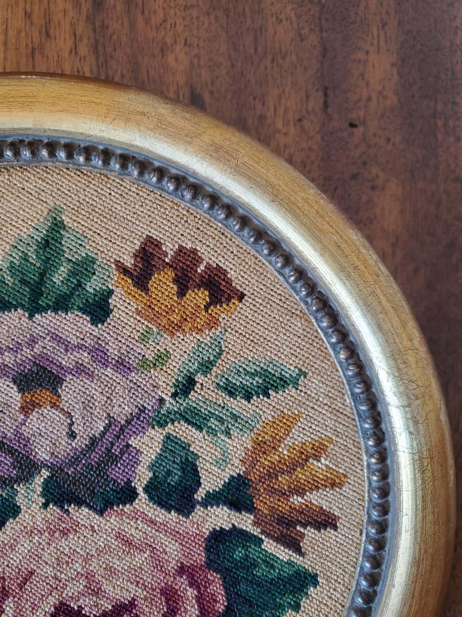 Broderie fleurie cadre dore maison anouchka 3.jpg