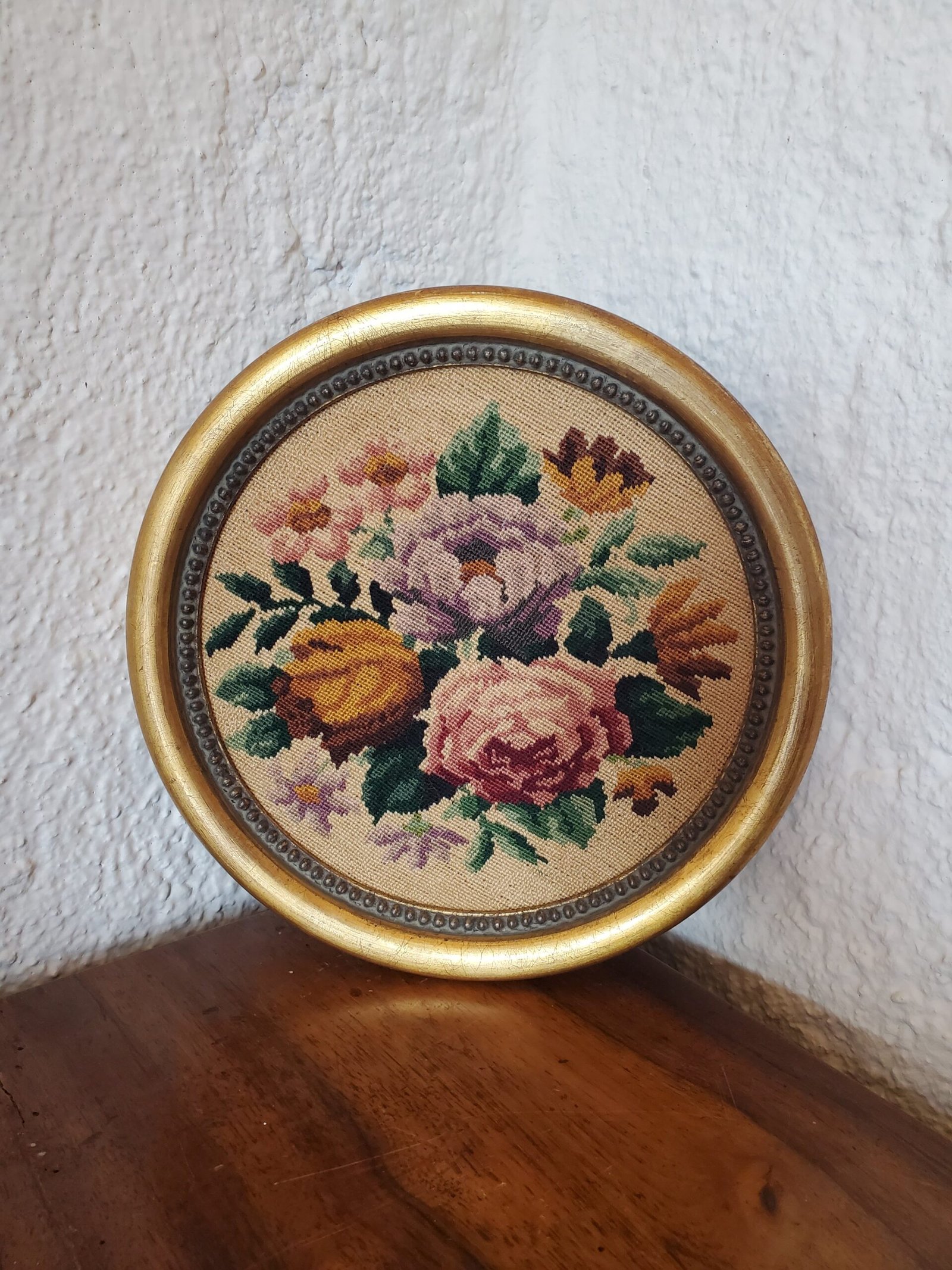 Broderie fleurie cadre dore maison anouchka.jpg