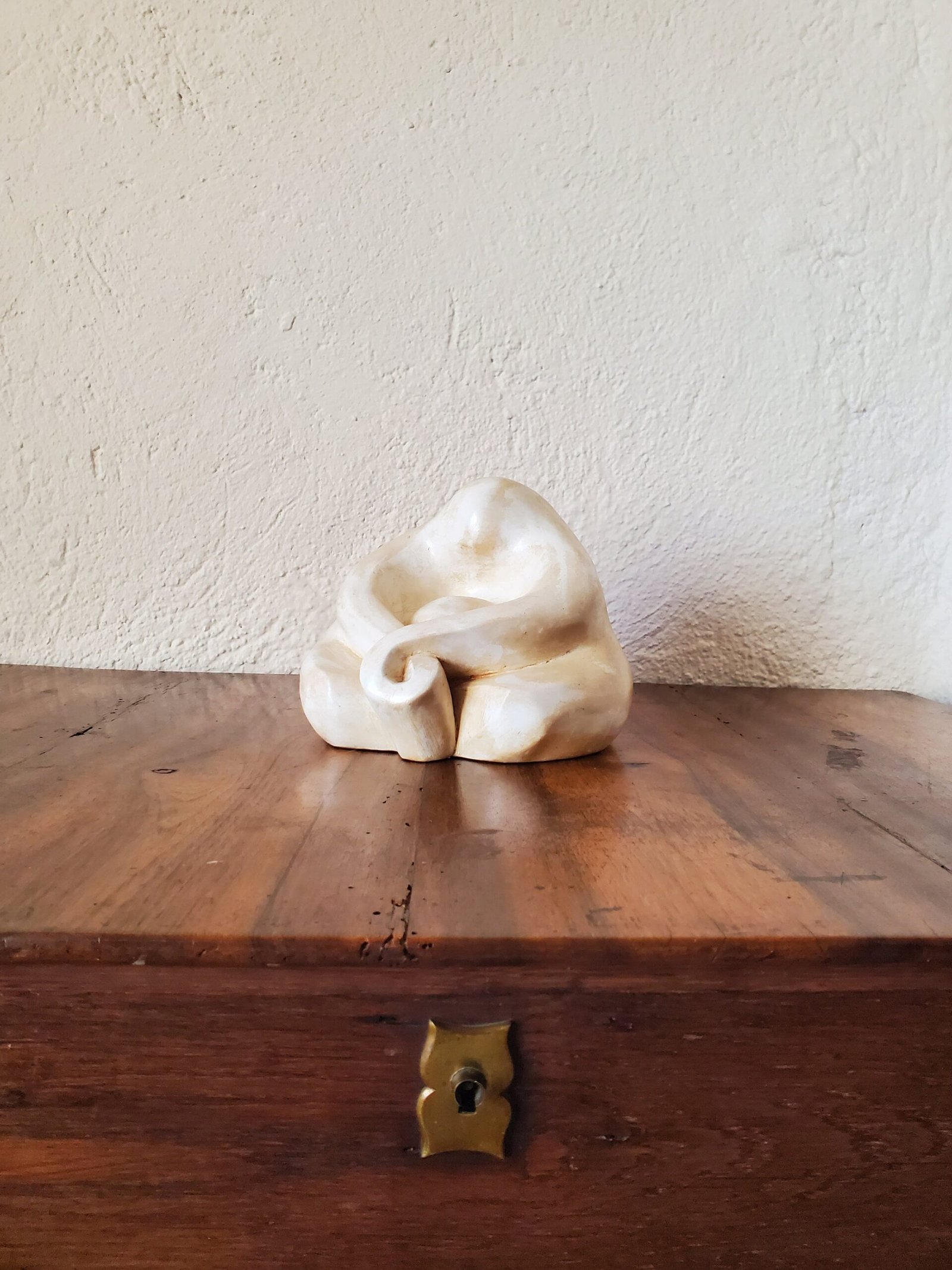 Sculpture femme en pierre maison anouchka 1.jpg