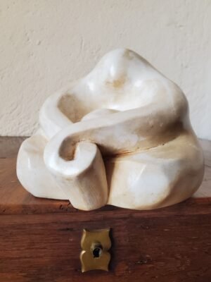 Sculpture femme en pierre vintage maison anouchka.jpg