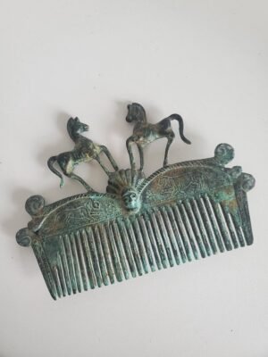 peigne romain bronze chevaux maison anouchka.jpg